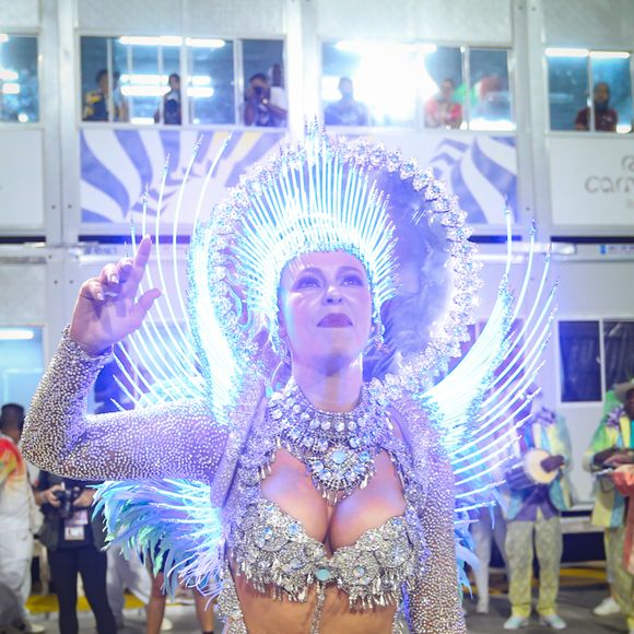 Paolla Oliveira desfilou pela última vez pela Grande Rio após sete anos, no Carnaval 2025