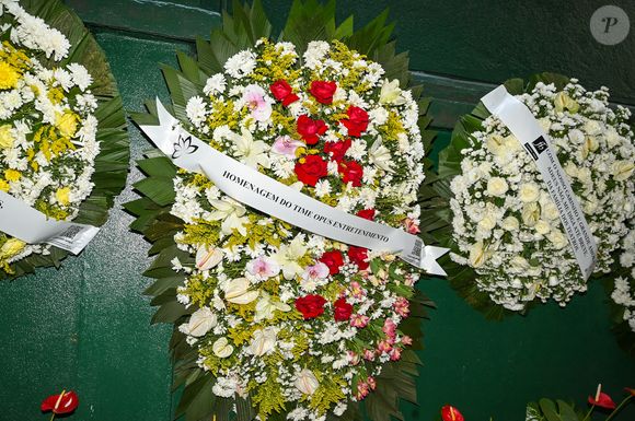 Velório de Juca de Oliveira: ator morto aos 91 anos recebeu coroas de flores diversas em última homenagem