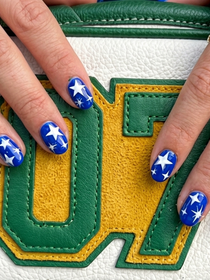 Para usar na torcida pelo hexa do Brasil: seis designs de unhas com estrelas superdivertidos e modernos para arrasar na Copa do Mundo 2026
