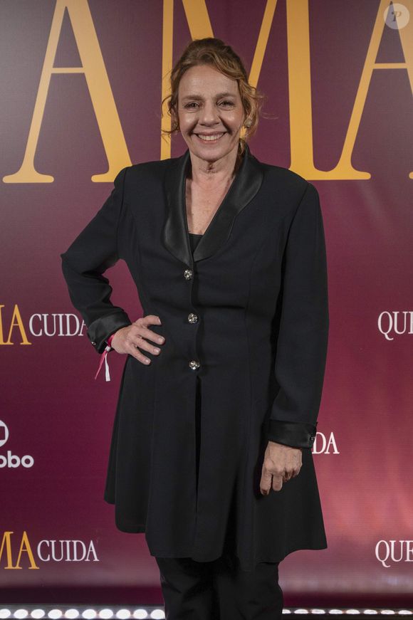 Diná (Rosi Campos) é um dos nomes mais fortes. A governanta deixou claro para algumas pessoas que ama o patrão. Além disso, após ter levado um tapa de Adriana, sua ira pode ter aumentado a ponto de jogá-lo da varanda.