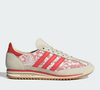 Os novos Adidas SL 72 OG X Liberty London apostam em renda floral, inspiração nos anos 70 e visual romântico para conquistar quem busca uma alternativa elegante aos tradicionais Samba