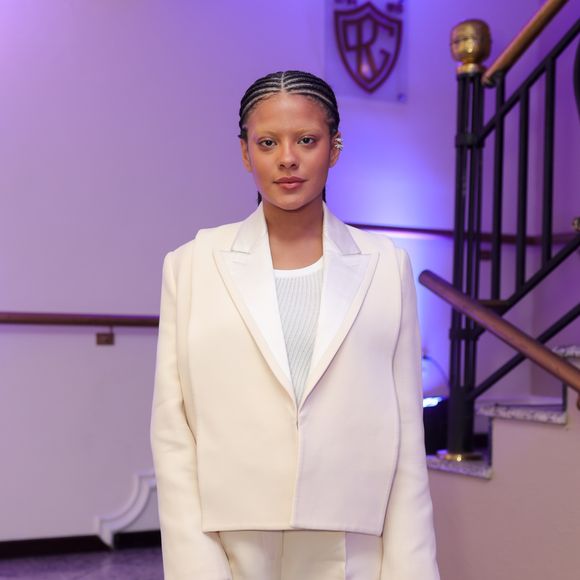 Na novela Vale Tudo, remake da trama clássica em que Bella interpreta a ambiciosa Maria de Fátima, o estilo virou marca registrada da personagem Aldeíde (Karine Teles).