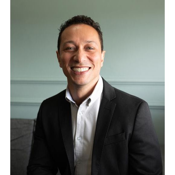 O ginecologista e obstetra Dr. Nélio Veiga Junior, mestre e doutor em Tocoginecologia pela UNICAMP, tira dúvidas sobre perfume íntimo. Confira na matéria!