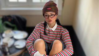 Nem Gazelle, nem Samba: estes tênis Adidas na cor 'Yakult' têm pegada retrô e são perfeitos para garotas baixinhas usarem com short ou saia