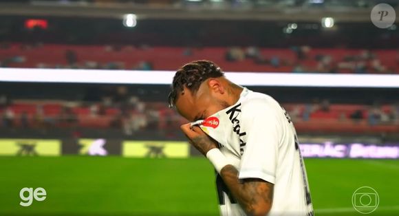 Neymar saiu de campo aos prantos após a maior derrota de sua carreira