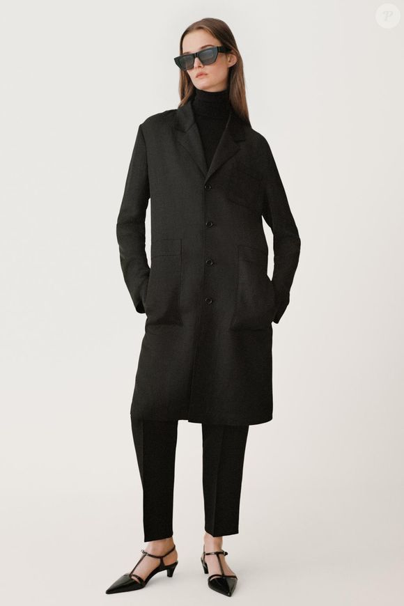 Elegante, versátil e com caimento soltinho: a aposta da Zara promete virar queridinha entre as mulheres que amam peças clássicas. Valor: R$ 439,00
