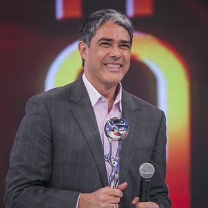 Há mais de 10 anos, William Bonner começou a deixar seu cabelo grisalho tomar conta do visual