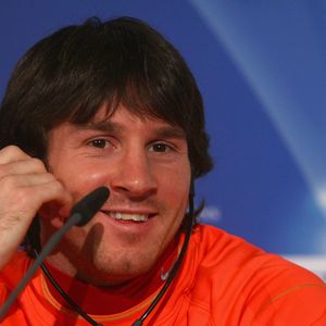 Muito além do cabelo, o rosto de Lionel Messi também era bem diferente