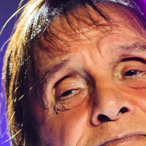 Roberto Carlos está tranquilo e seguindo as orientações médicas após ser hospitalizado aos 85 anos para uma cirurgia de retirada da vesícula por videolaparoscopia
