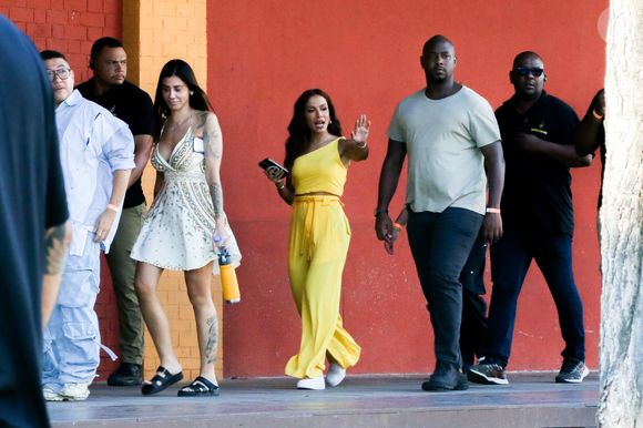 Famosos de fora do MET Gala 2025: celebridades como a cantora Anitta não marcaram presença na celebração.
