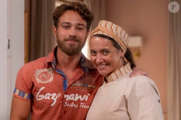 Gael (Andre Luiz Frambach) com a tia Irene (Fernanda Pimenta) em cena de 'Coração Acelerado'