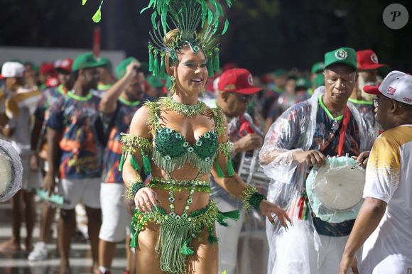 Virgínia Fonseca participou do ensaio técnico na Sapucaí neste domingo, 1 de janeiro de 2026