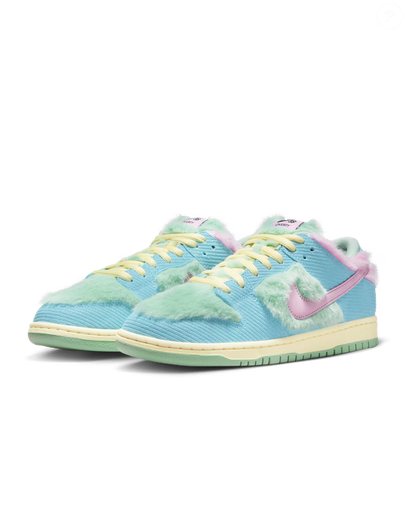 Exclusividade até nos pequenos detalhes. O personagem Visty aparece na língua interna, na palmilha e em um chaveiro especial que acompanha o Nike SB Dunk Low, reforçando a identidade da parceria com Verdy