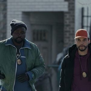 Série com Wagner Moura tem apenas 8 episódios e vai prender sua atenção do início ao fim