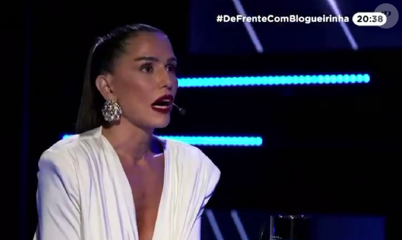 Durante o bate-papo com a Blogueirinha, Deborah Secco falou sobre diversas temáticas, dentre elas, a respeito de autoestima, e cobrança com o corpo.