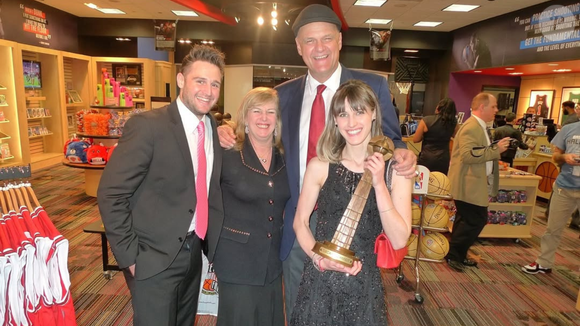 Quem são os filhos de Oscar Schmidt e sobrinhos de Tadeu Schmidt, do 'BBB 26'? Ídolo do basquete era pai de um casal, fruto de uma união de mais de 50 anos