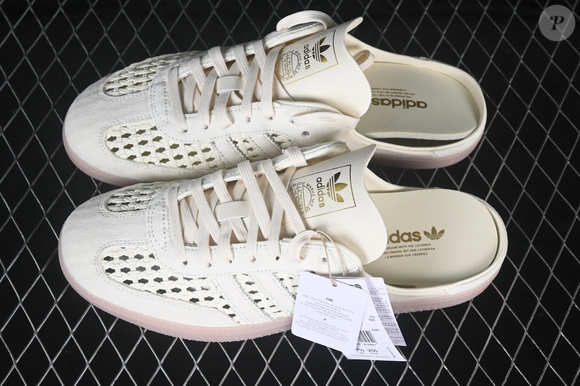 O design slip-on, sem calcanhar, é um dos diferenciais do Samba Mule Woven Crew 'White' e facilita na hora de calçar o modelo no dia a dia