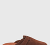 Inspirado na estética dos tamancos que fazem sucesso entre as apaixonadas por moda, o mule feminino da Moleca se destaca pelo tom marrom e pelo acabamento que lembra camurça. O modelo custa R$ 84,99 no Pix na Dafiti, com preço e disponibilidade sujeitos a alterações