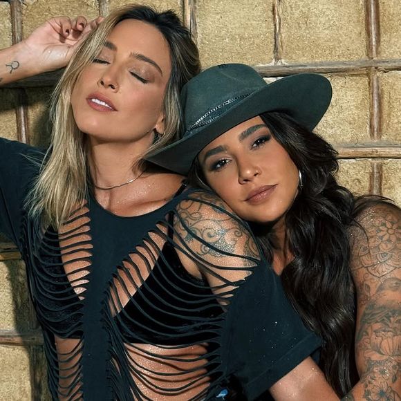 Tati Dias levou Lauana direto para o aeroporto em seu pedido de namoro