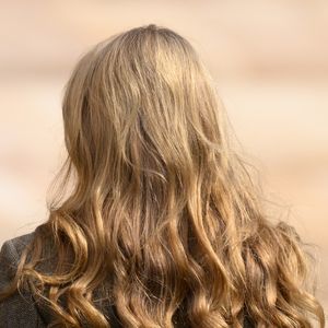 Kate Middleton está com cabelo mais loiro e visual gerou debate nas redes sociais