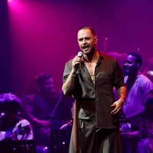 Diogo Nogueira prestou homenagem a Paolla Oliveira em novo show