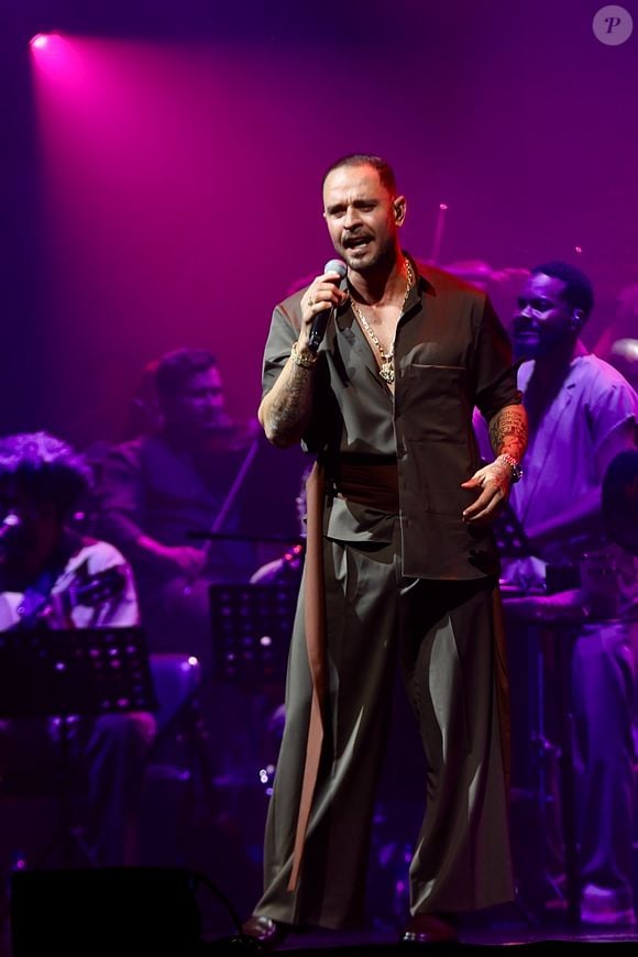 Diogo Nogueira prestou homenagem a Paolla Oliveira em novo show