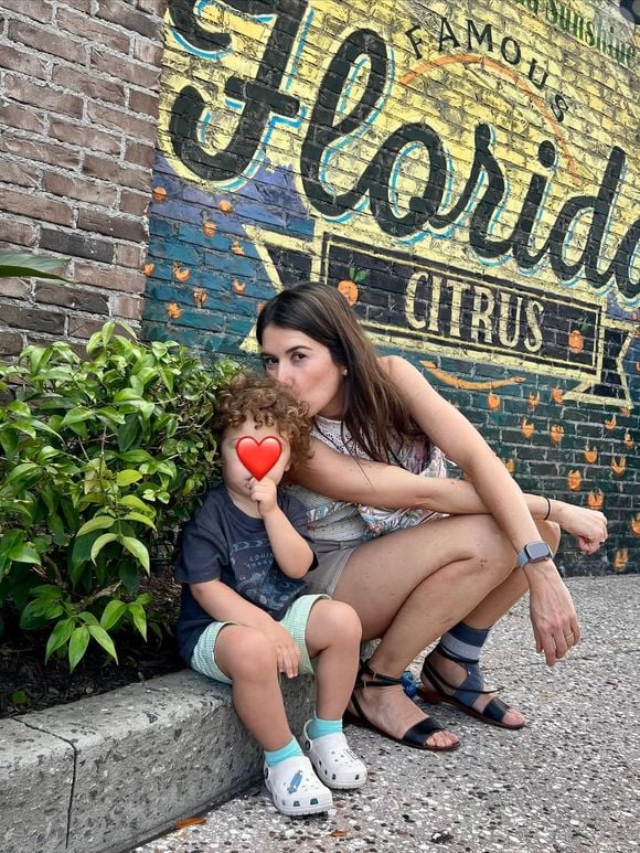 Rebeca Abravanel surgiu com o filho, Benjamin, neto mais novo de Silvio Santos - criança nasceu em janeiro de 2024, mesmo ano da morte do apresentador, em agosto