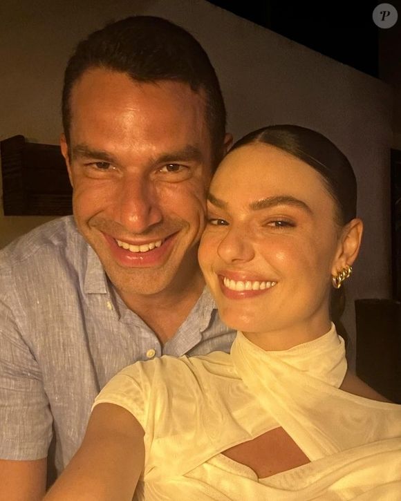 Casamento de Marcus Buaiz com Isis Valverde tem a recomendação de não se registrar pelo celular fotos e/ou vídeos