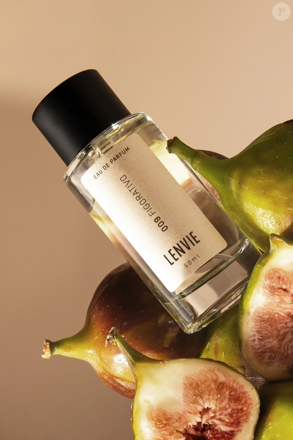 O 009 FIGORATIVO, da Lenvie, coloca o figo no centro da composição e combina a exuberância da fruta com a energia do cassis e o brilho da bergamota