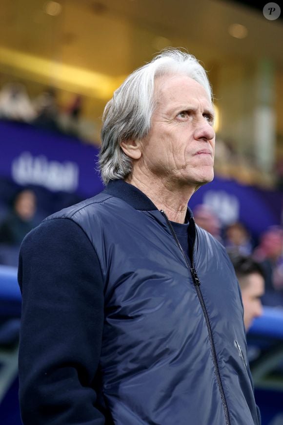 Jorge Jesus e o presidente da Federação Portuguesa de Futebol tentaram convencer Cristiano Ronaldo a não deixar a concentração da equipe, mas nada adiantou