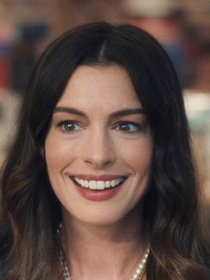 'É uma escolha de imagem, não apenas estética': o que a sobrancelha de Anne Hathaway em ‘O Diabo Veste Prada 2’ ensina sobre beleza sem padrão
