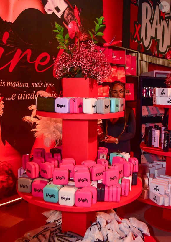 Entre polêmicas e ostentação, MC Mirella reafirma seu estilo ousado e protagoniza uma das festas mais comentadas do ano