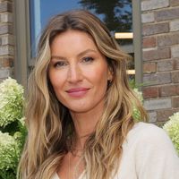 As duas simples e preciosas lições que Gisele Bündchen aprendeu com a mãe sobre água na rotina alimentar