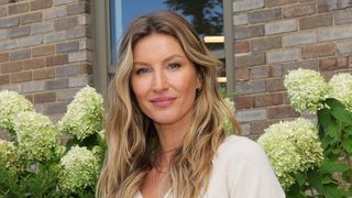 As duas simples e preciosas lições que Gisele Bündchen aprendeu com a mãe sobre água na rotina alimentar