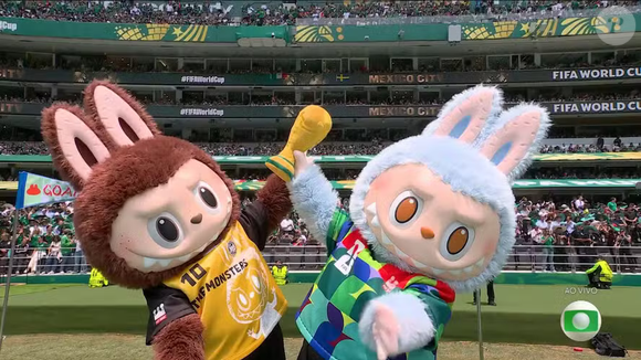 O Labubu, um dos maiores sucessos de 2025, ganhou ainda mais visibilidade após aparecer na abertura da Copa do Mundo no Estádio Azteca, no México. Agora, o personagem também virou assunto por causa do episódio envolvendo a família de Régis Danese
