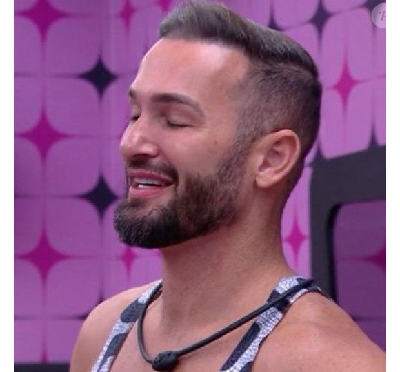 Diego Hypólito, do 'BBB 25', desconfia de Anitta e cantora diz que ele está a 'xoxando'