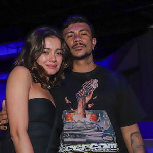 Os dois estavam separados desde o Carnaval deste ano e, durante a apresentação, não esconderam o amor para as lentes dos fotógrafos.