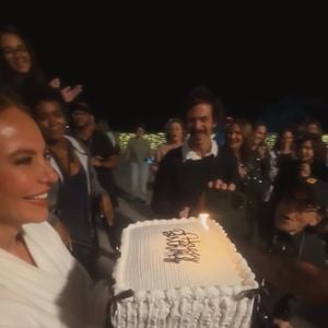 Comemoração de Paolla Oliveira começa às 5h da manhã e inclui bolo surpresa durante gravação de projeto