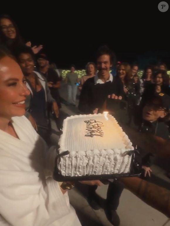 Comemoração de Paolla Oliveira começa às 5h da manhã e inclui bolo surpresa durante gravação de projeto