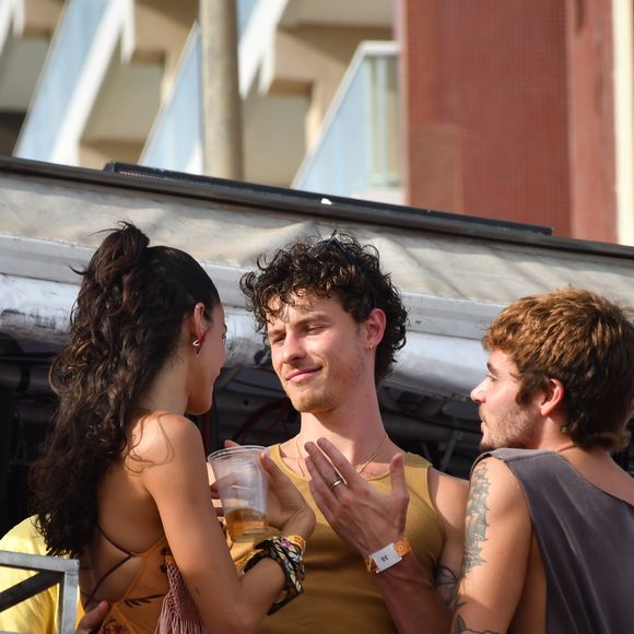 Neste sábado (14), Bruna Marquezine e Shawn Mendes participaram do trio de Ivete Sangalo com Sasha Meneghel e João Lucas