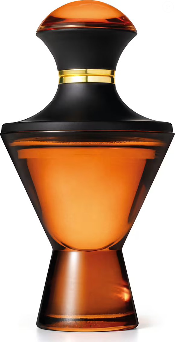 O Hadiya Eau de Parfum 75 ml, de O Boticário, leva a inspiração da perfumaria árabe para uma criação floral ambarada amadeirada, com oud, rosas, patchouli, âmbar e praliné
