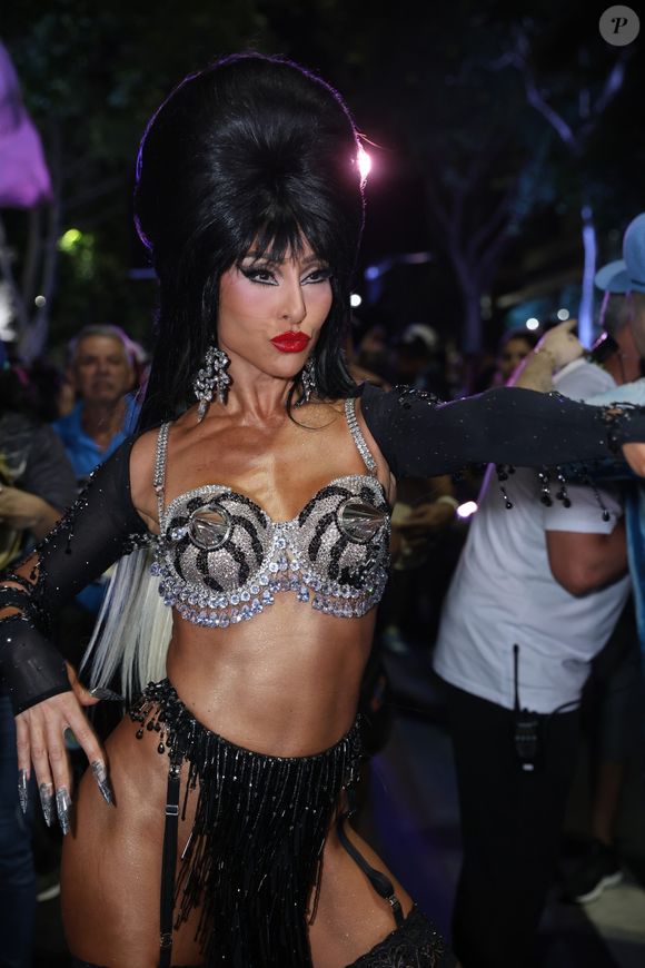 Sabrina Sato encarnou Elvira e entregou TUDO no ensaio da Vila Isabel!