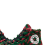 O novo Chuck 70 com cadarço da Converse prova que conforto e personalidade podem andar juntos. Com acabamento diferenciado e solado de borracha, o modelo já se tornou uma das peças mais divertidas da estação