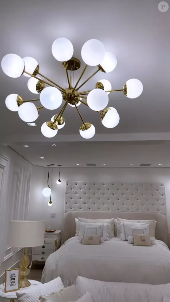 Suíte de Zezé Di Camargo e Graciele Lacerda tem tons brancos