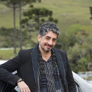 Ariel (Michel Melamed) tentará ajudar Bernardo (Felipe Camargo) a recuperar sua memória, deixando claro para o público que o personagem está completamente desorientado.