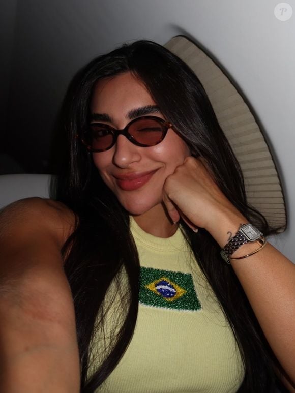 Melhor amiga de Virginia, Duda Freire embarcou para Dubai já no clima da Copa do Mundo 2026