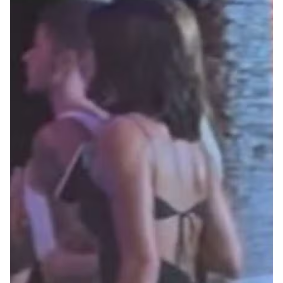 Bruna Marquezine manteve uma postura discreta na comemoração de João Guilherme.