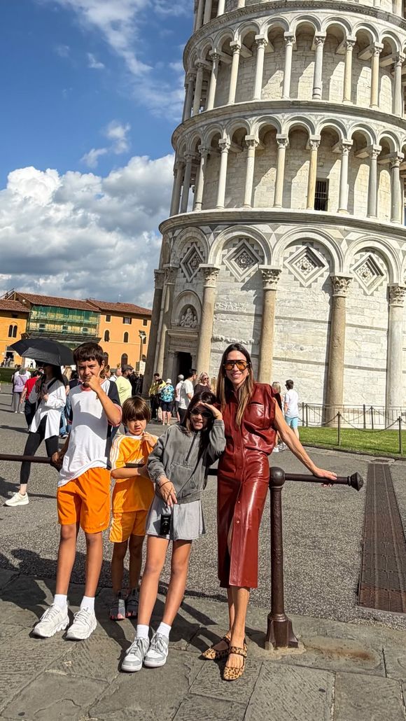 Patricia Abravanel e os filhos, Pedro, Jane e Senor, em foto durante viagem à Itália: nada de Fabio Faria nos registros