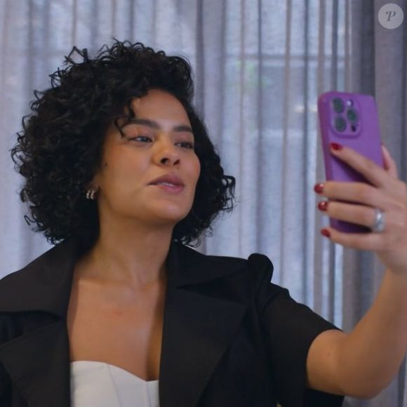 Internautas relembraram gravação de Maria de Fátima (Bella Campos) em lançamento de iPhone 17