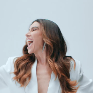 Giovanna Antonelli surge em campanha da HBO Max que ironiza a tradicional vinheta de fim de ano da Globo